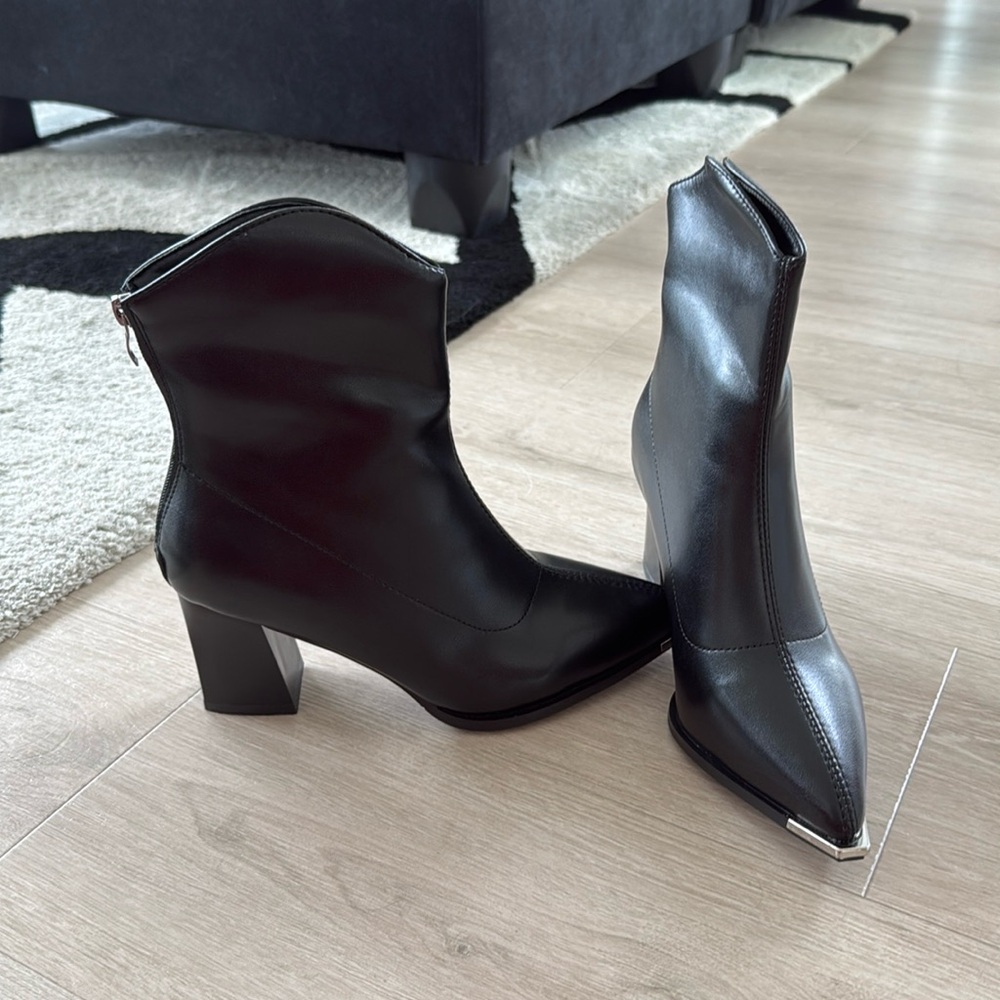 Hudson & Mark Chrome Tip Chelsea Boots